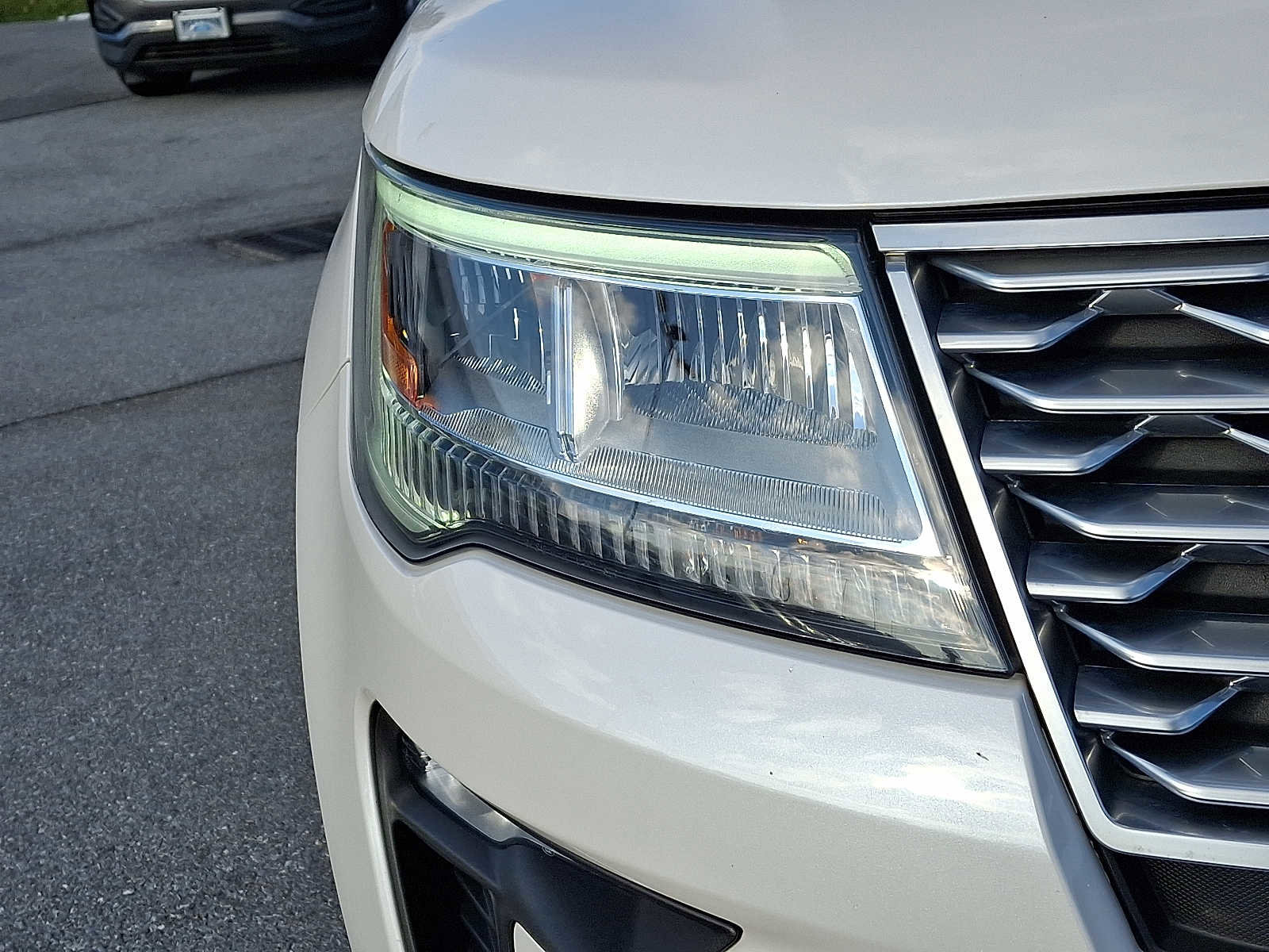 Certified 2018 Ford Explorer Platinum image 9