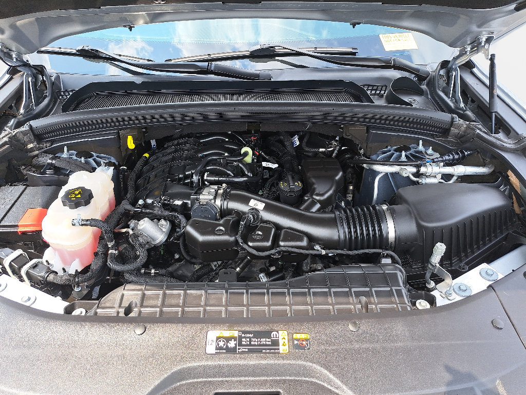 Certified 2025 Jeep Grand Cherokee Altitude AWD/4WD image 30
