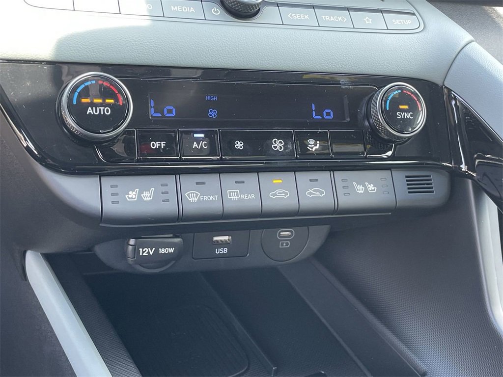 New 2025 Hyundai Elantra Limited image 27