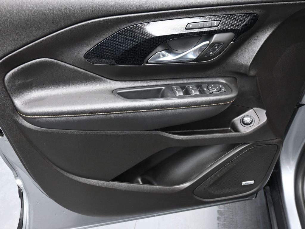 Used 2024 GMC Terrain AT4 w/ Infotainment Package II image 9