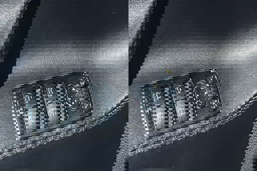 Used 2013 Tesla Model S image 17