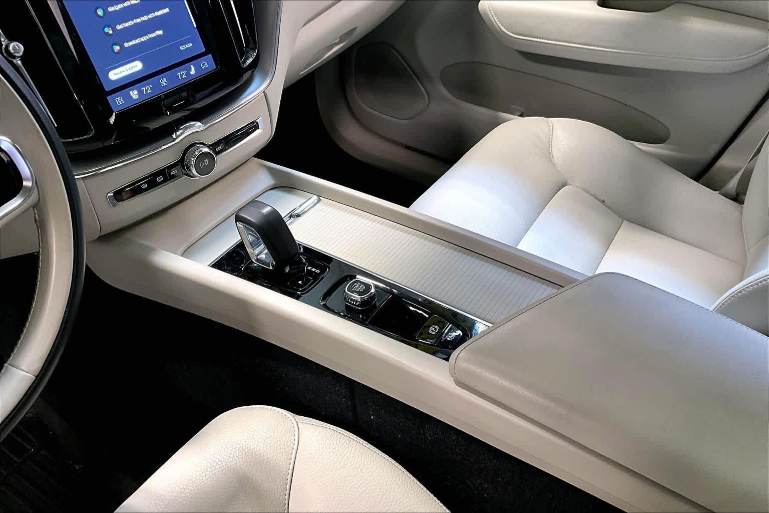 Certified 2024 Volvo XC60 B5 Core w/ Protection Package Premier AWD/4WD image 16