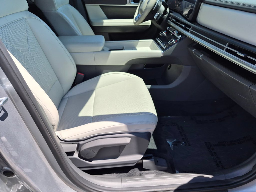 Used 2025 Hyundai Santa Fe SEL FWD image 31