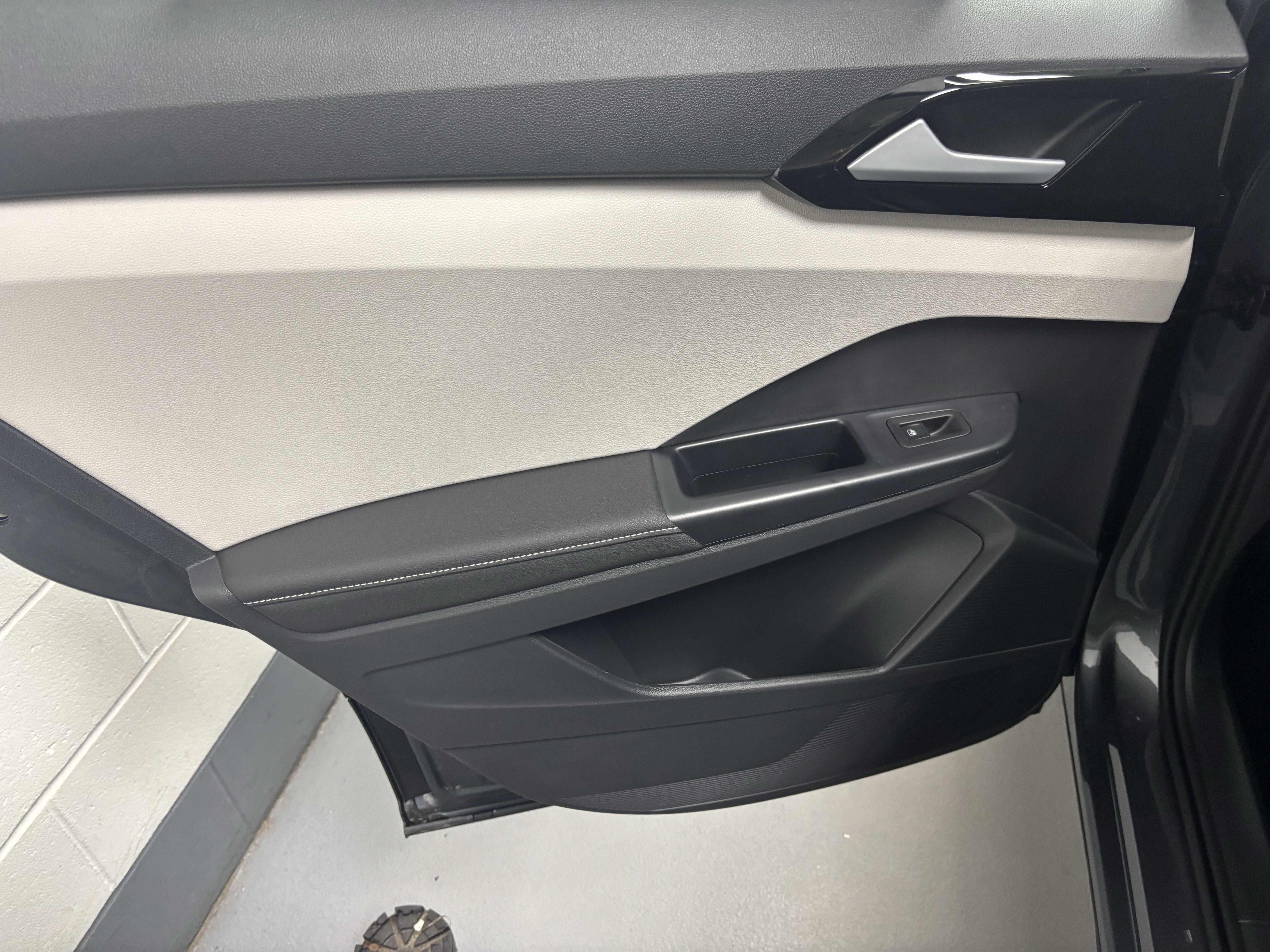 New 2025 Volkswagen Taos S image 13