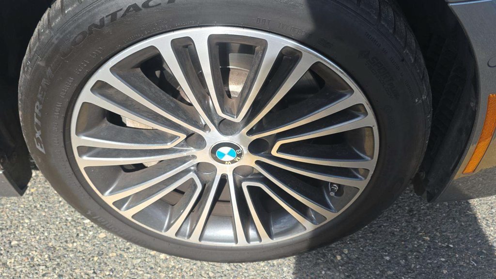 Used 2019 BMW 530e xDrive w/ Convenience Package AWD/4WD image 14