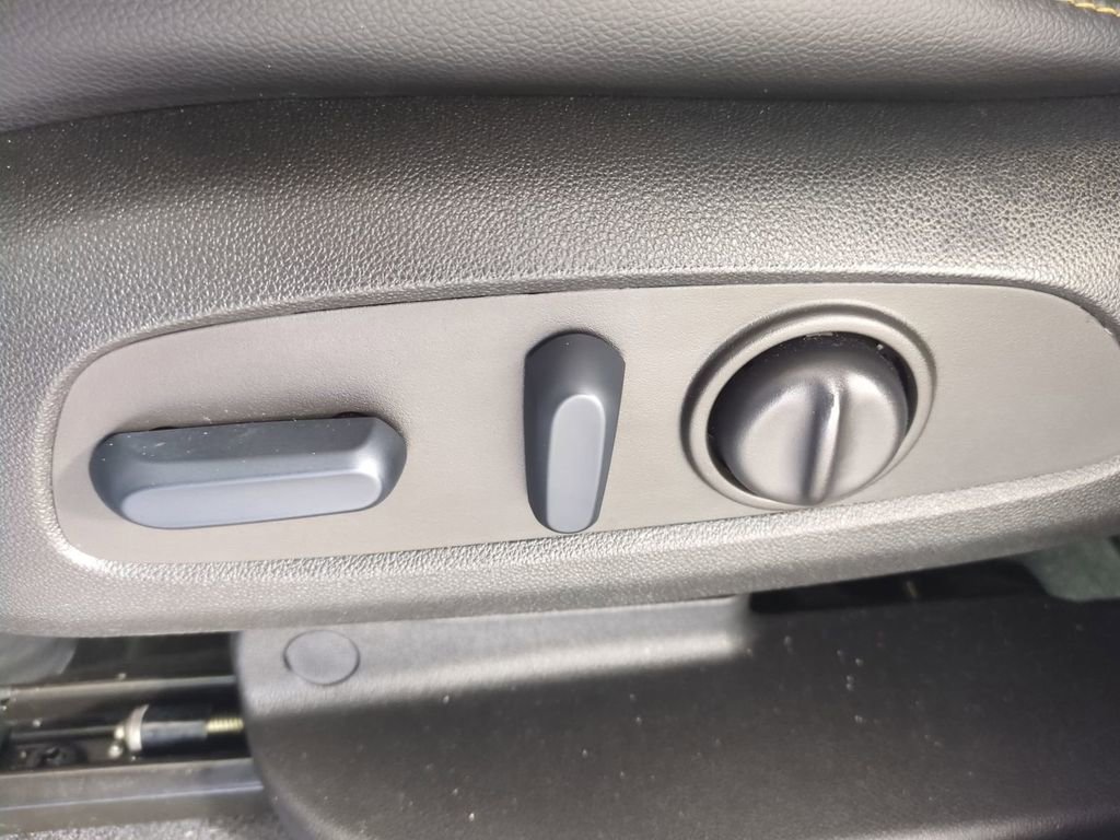 Used 2022 Chevrolet Equinox Premier image 23