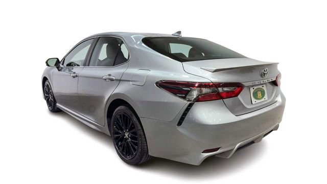 Used 2022 Toyota Camry SE w/ Convenience Package image 4