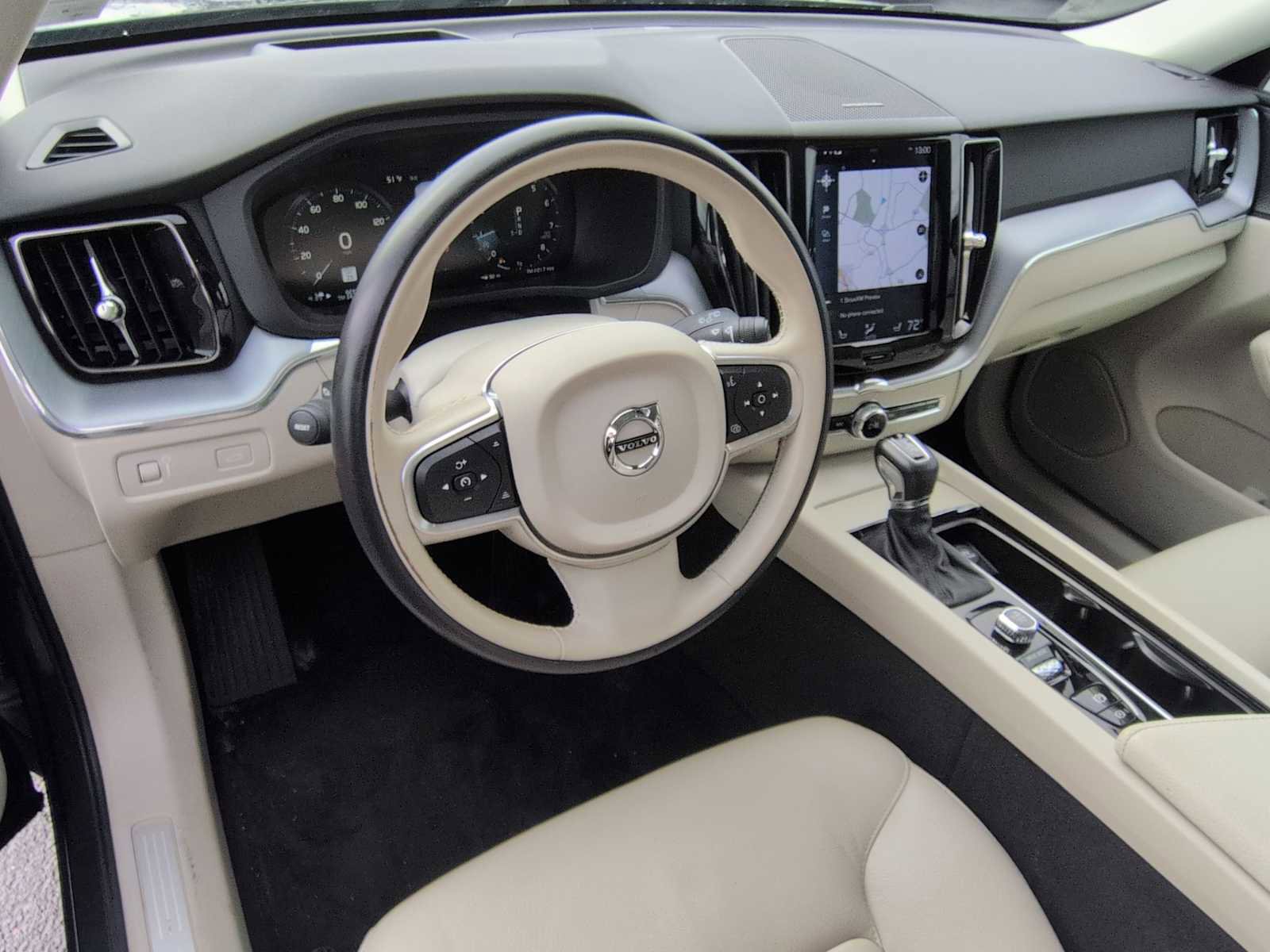 Used 2020 Volvo XC60 T5 Momentum image 10