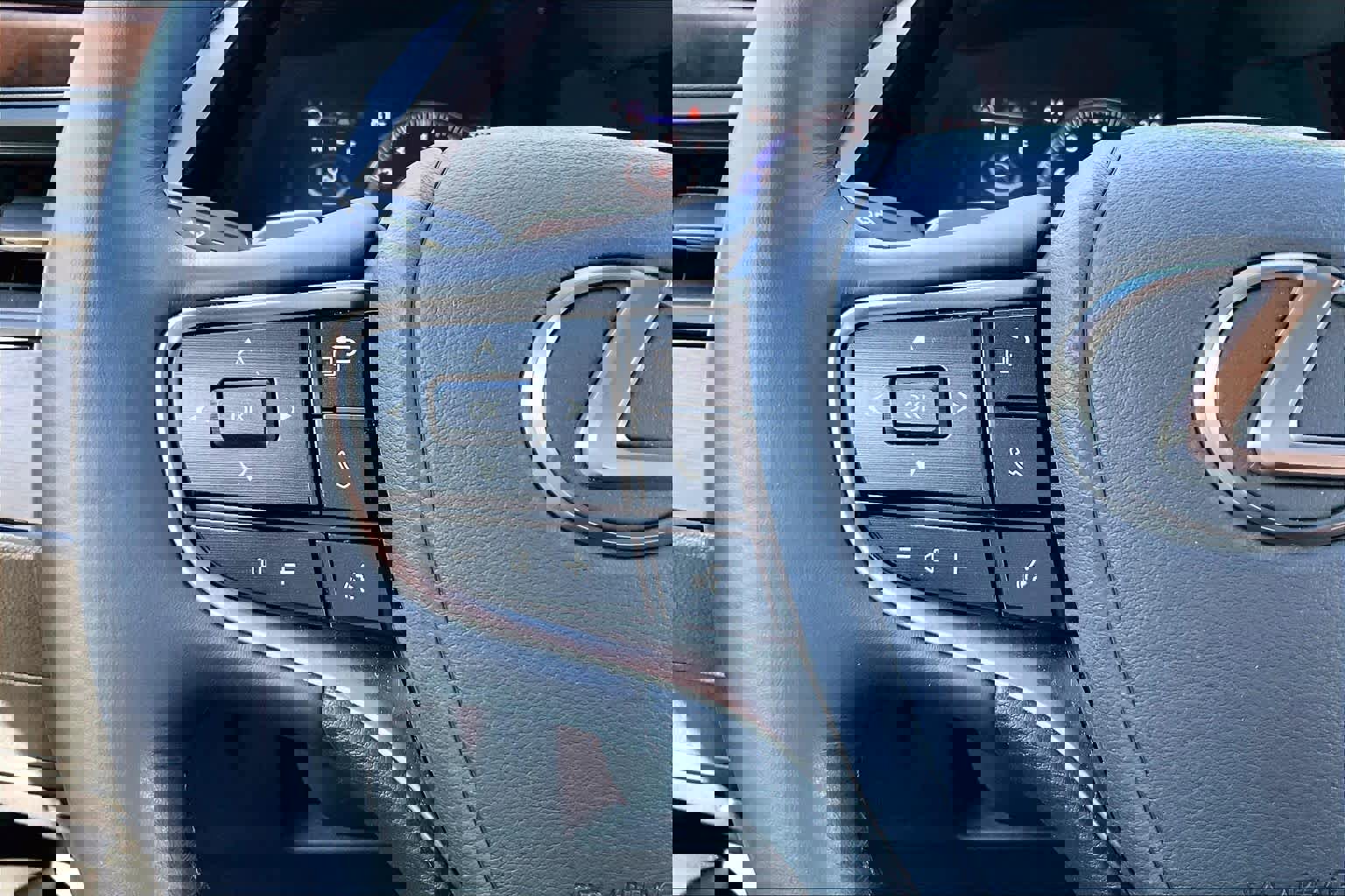 Used 2025 Lexus ES 350 w/ Premium Package image 22