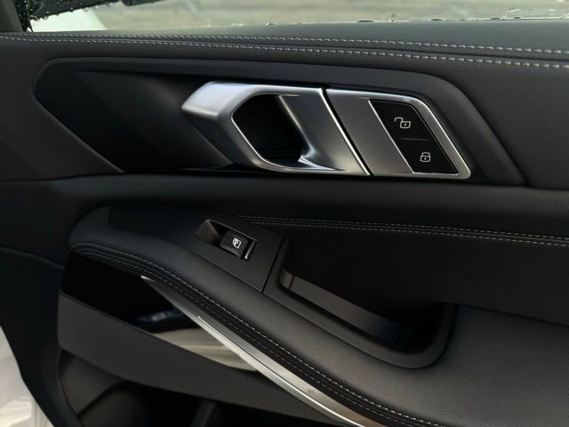 New 2026 BMW X5 xDrive50e w/ M Sport Package image 17