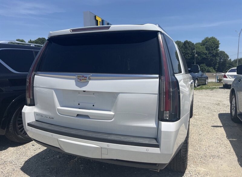 Used 2016 Cadillac Escalade Premium AWD/4WD image 12