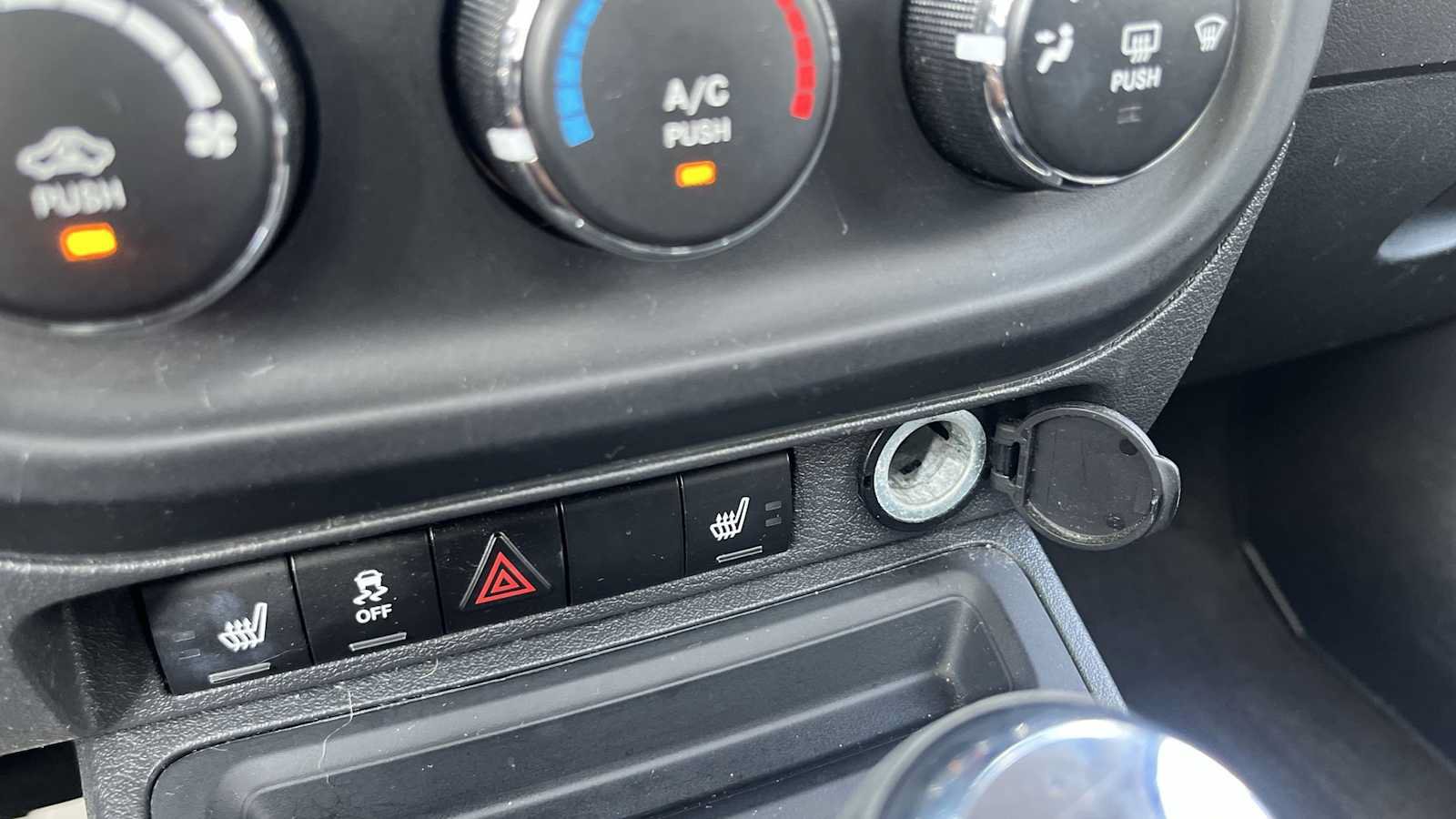 Used 2015 Jeep Patriot High Altitude AWD/4WD image 42