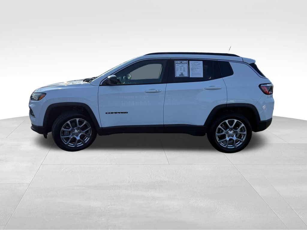 Used 2023 Jeep Compass Latitude image 4