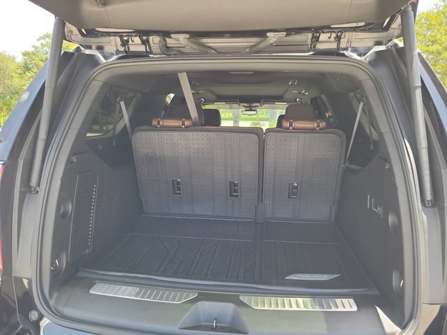 Used 2024 Chevrolet Suburban High Country AWD/4WD image 5