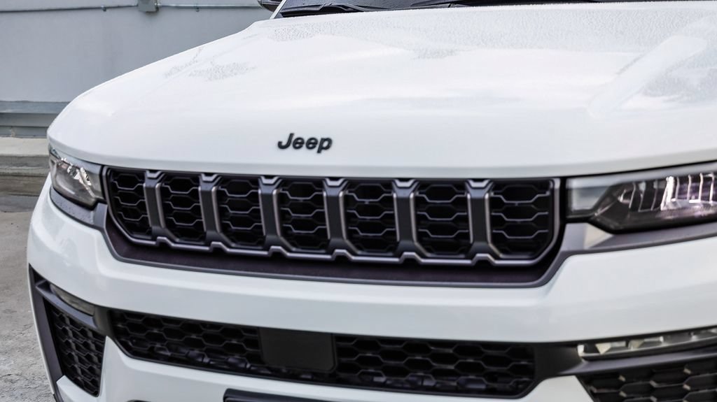 New 2026 Jeep Grand Cherokee Limited w/ Limited Altitude Package AWD/4WD image 6