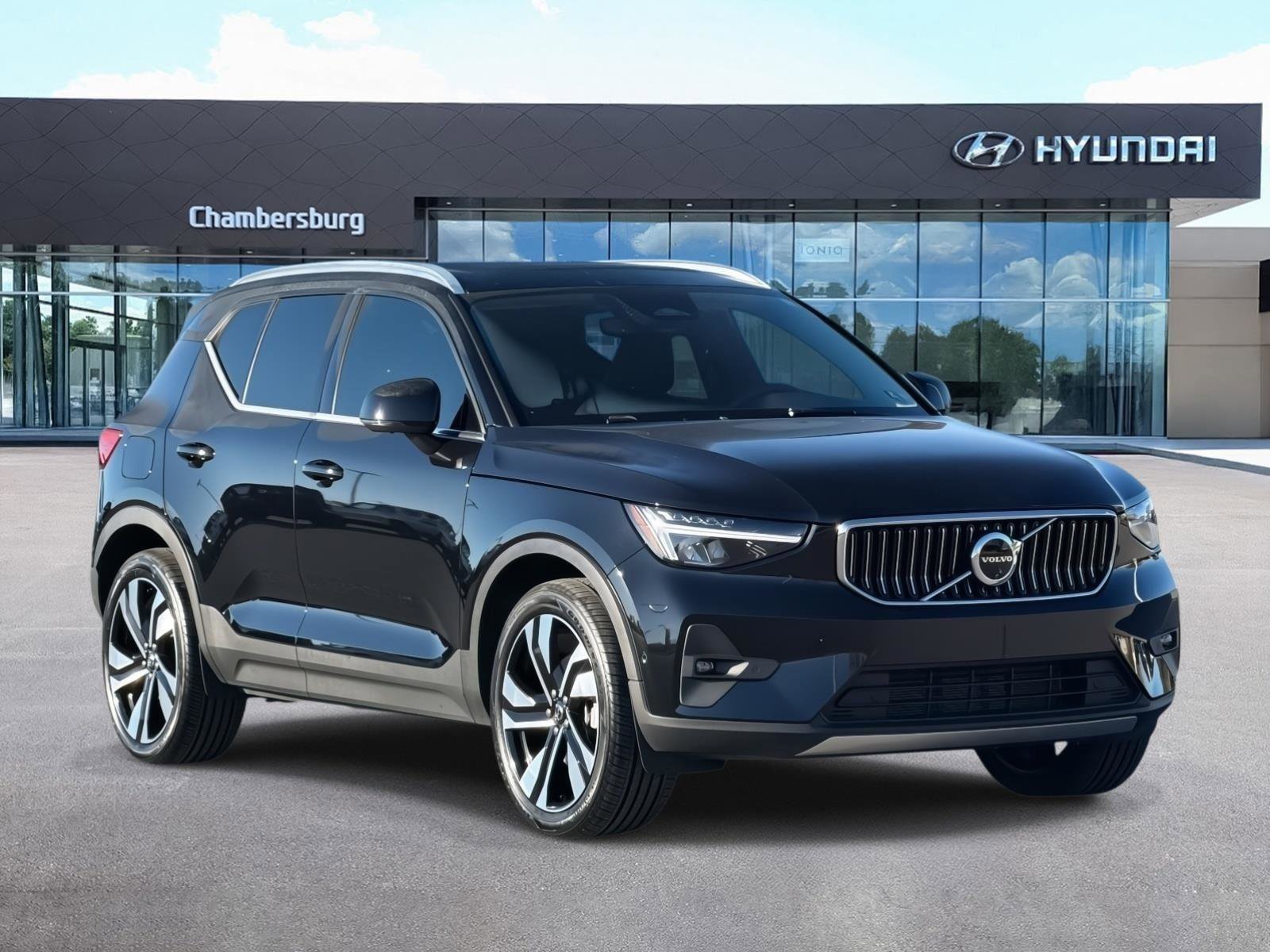 Used 2024 Volvo XC40 B5 Plus w/ Protection Package Premier image 1