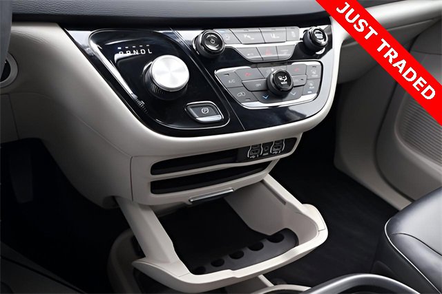 Used 2024 Chrysler Pacifica Touring-L image 36