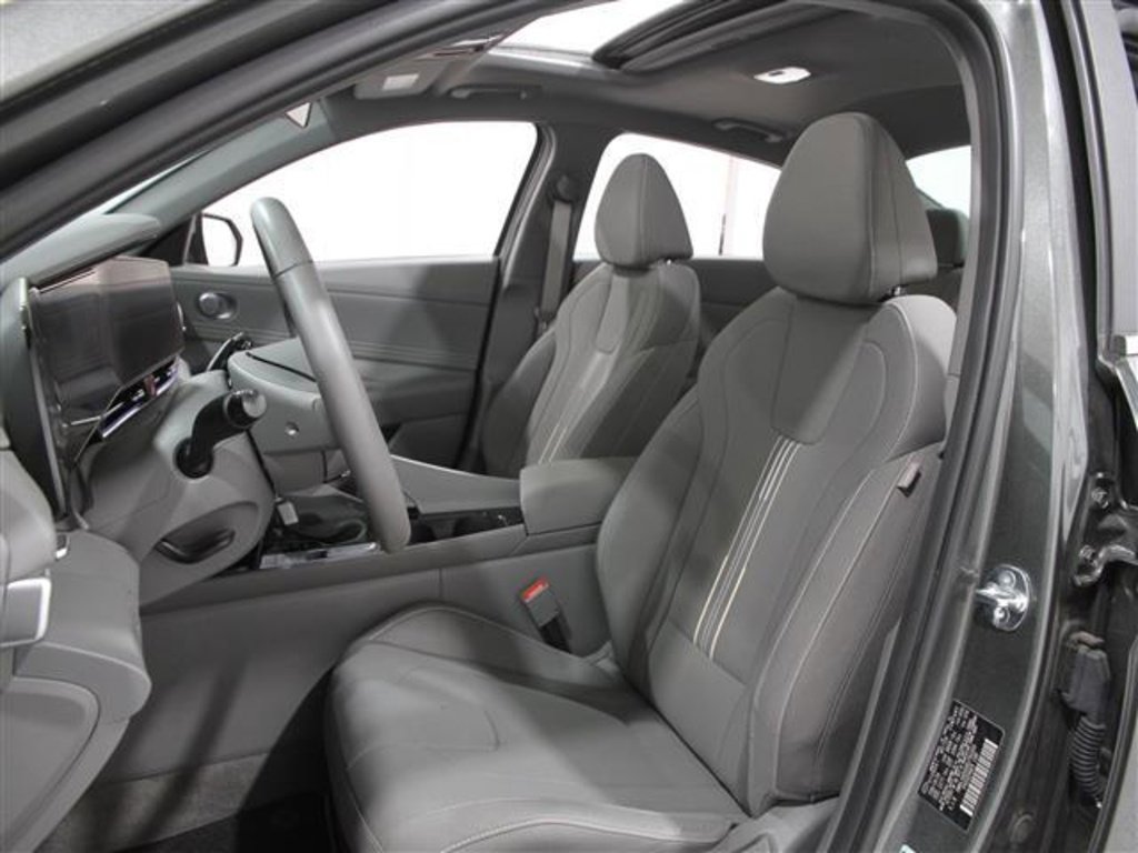 Used 2024 Hyundai Elantra SEL w/ Convenience Package image 3