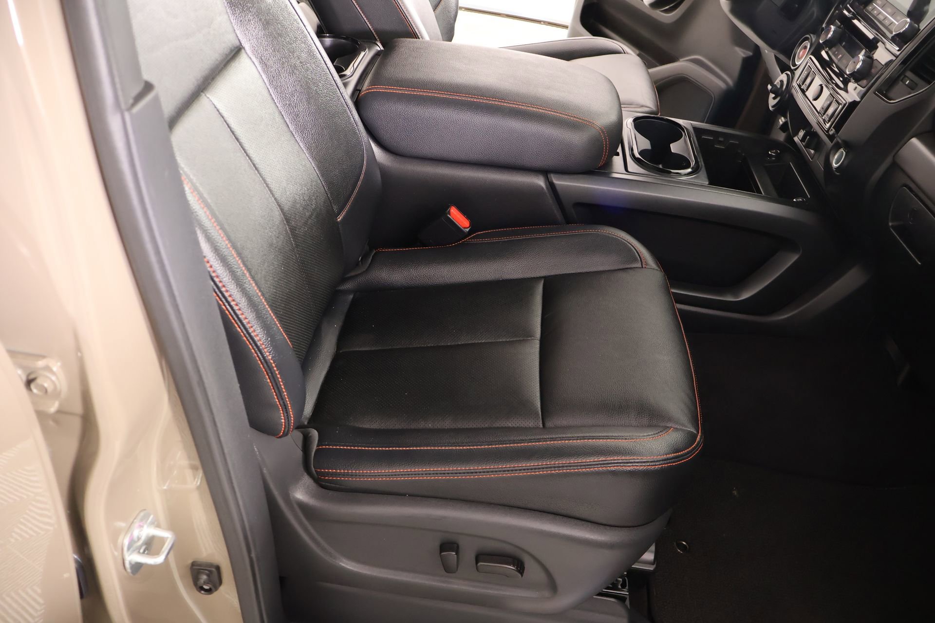 Used 2023 Nissan Titan PRO-4X w/ Pro-4x Convenience Package image 14