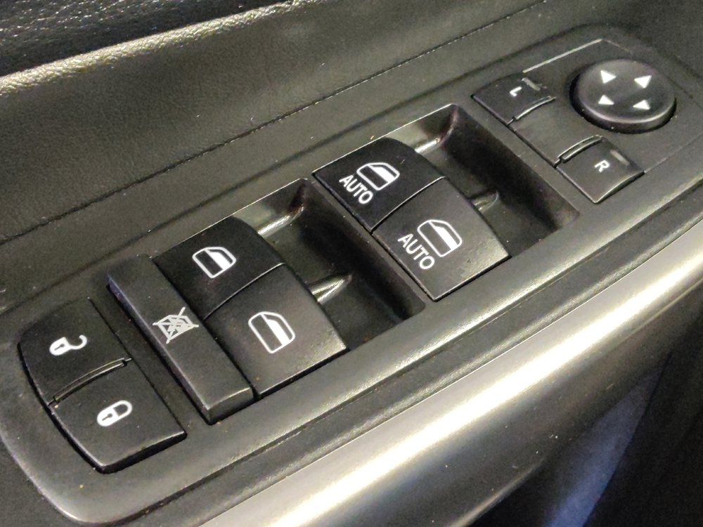 Used 2019 Jeep Cherokee Latitude Plus FWD image 27