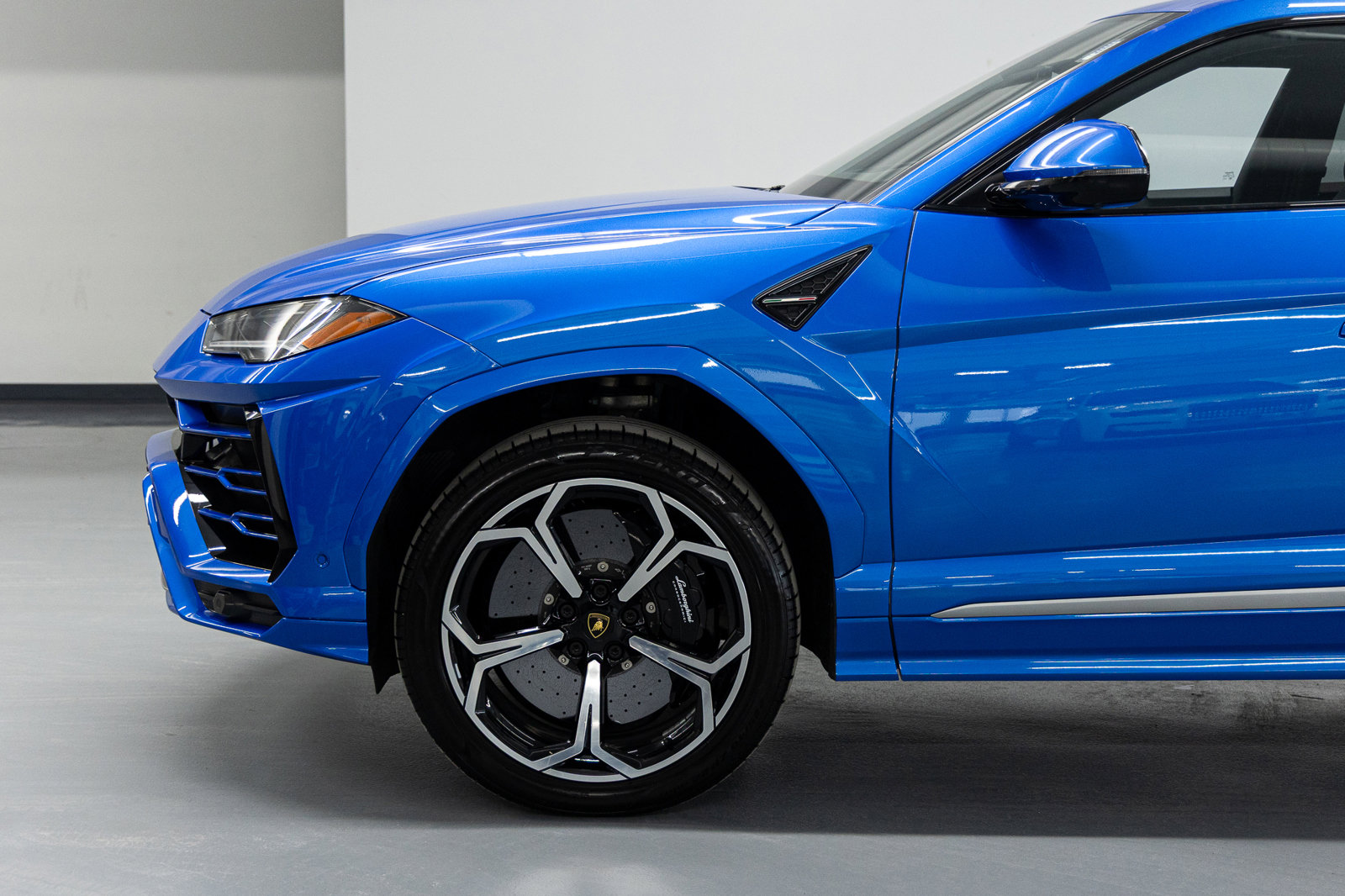 Used 2021 Lamborghini Urus image 3