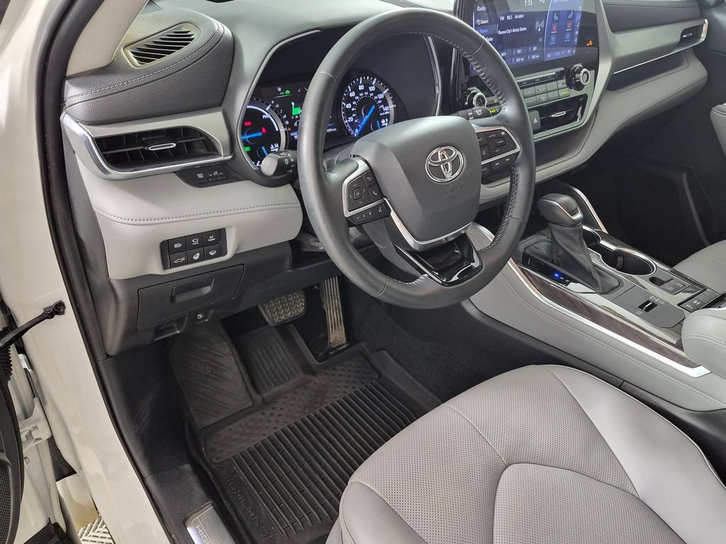 Used 2021 Toyota Highlander Platinum FWD image 11