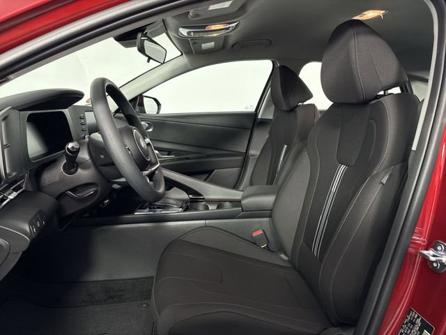 Used 2025 Hyundai Elantra Blue FWD image 19