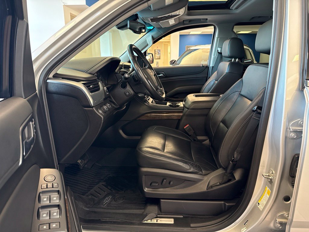 Used 2019 Chevrolet Tahoe LT w/ Luxury Package AWD/4WD image 7