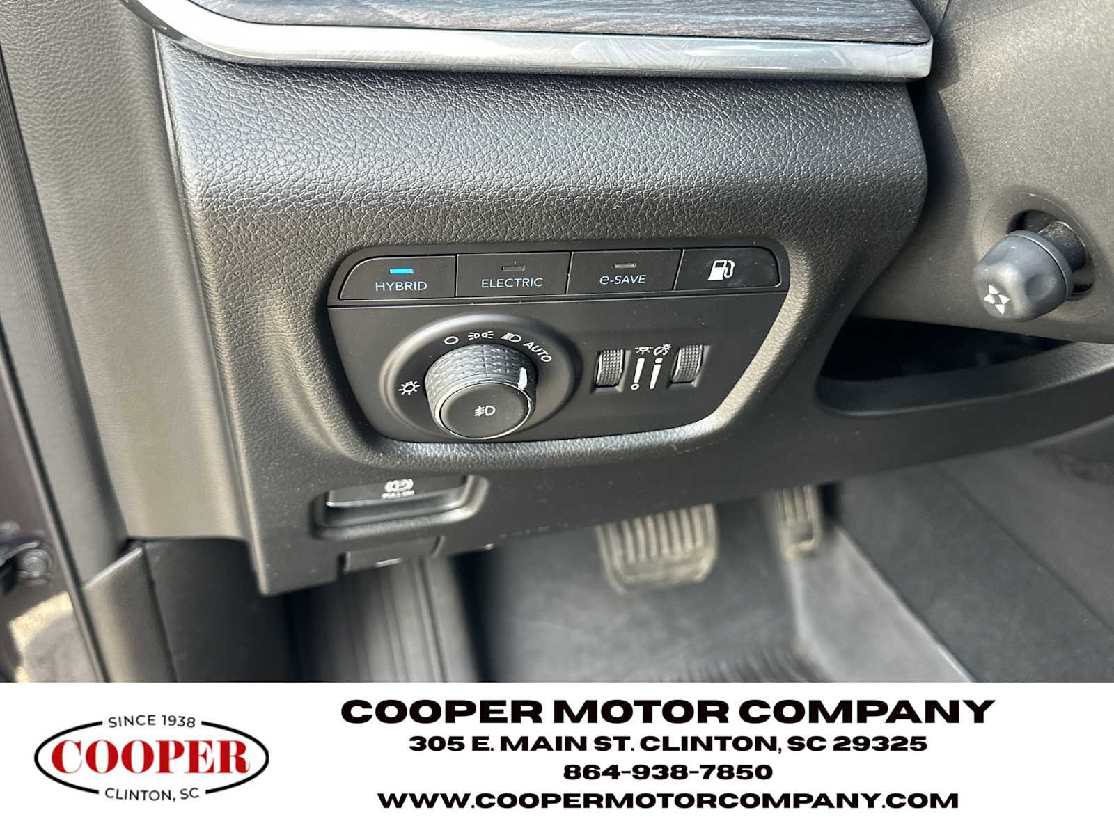 Used 2022 Jeep Grand Cherokee Overland w/ Advanced Protech Group III image 28