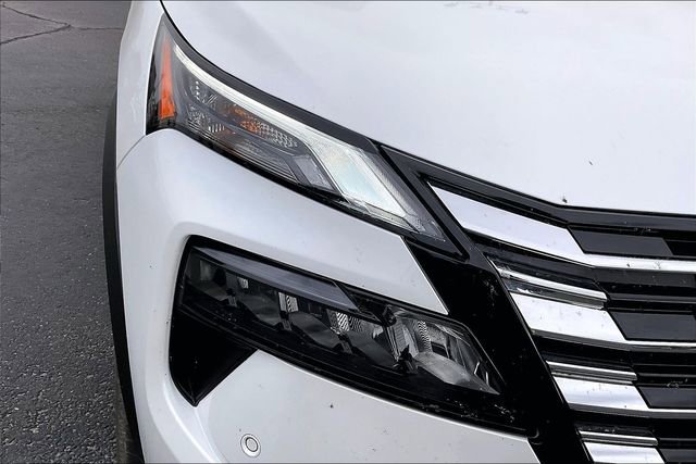 Used 2024 Nissan Rogue SL w/ SL Premium Package image 32