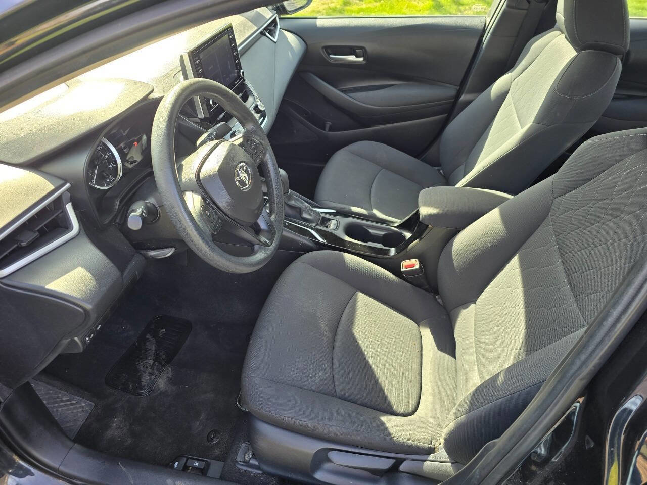 Used 2021 Toyota Corolla LE image 4