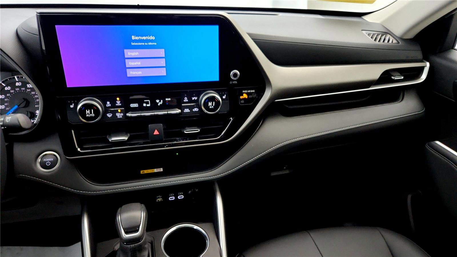 Certified 2024 Toyota Highlander XLE image 32