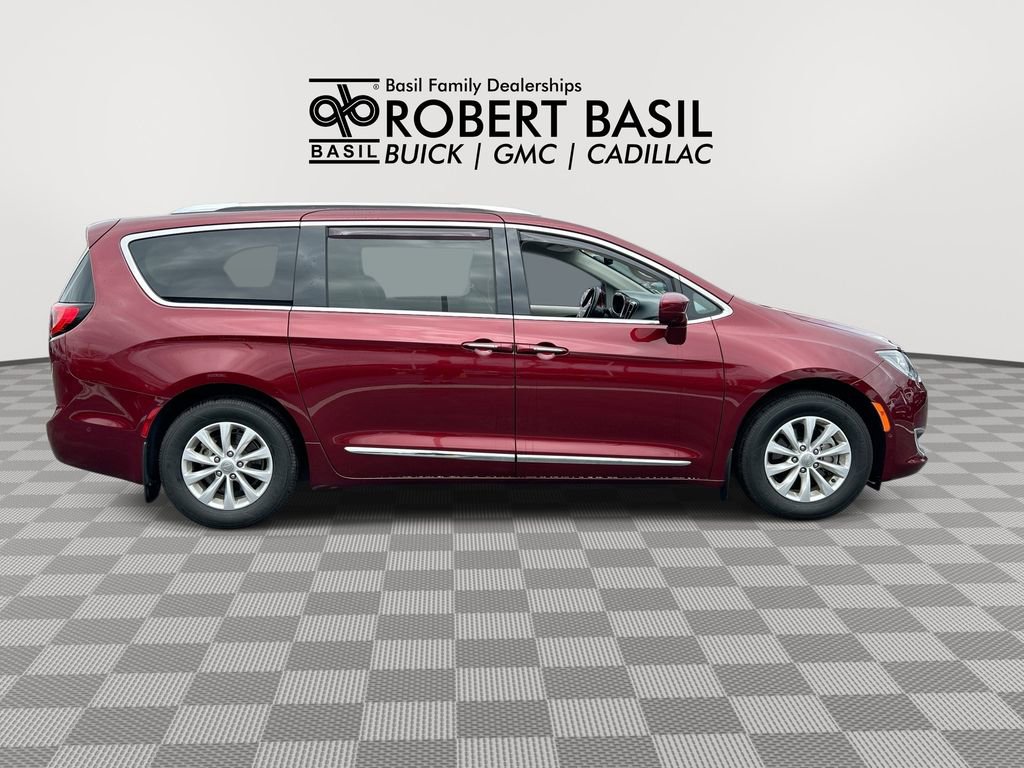 Used 2019 Chrysler Pacifica Touring-L w/ Advanced Safetytec Group FWD image 9