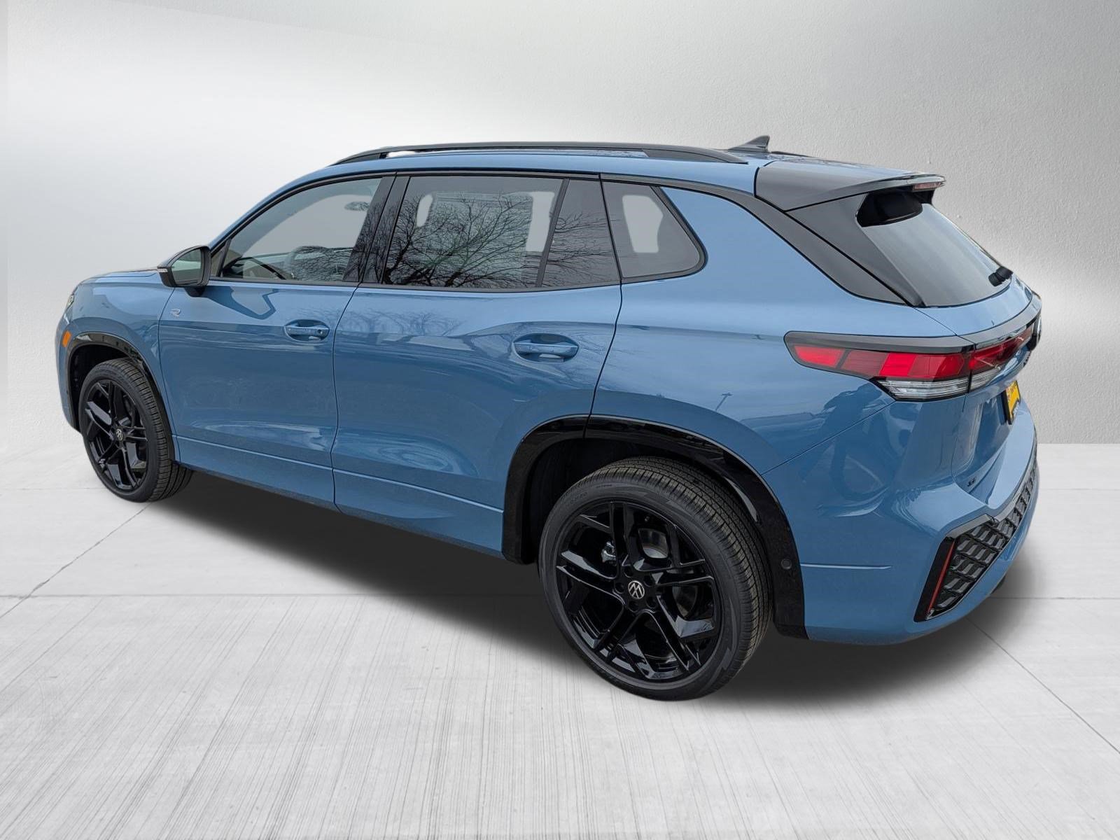 New 2026 Volkswagen Tiguan SE R-Line image 3