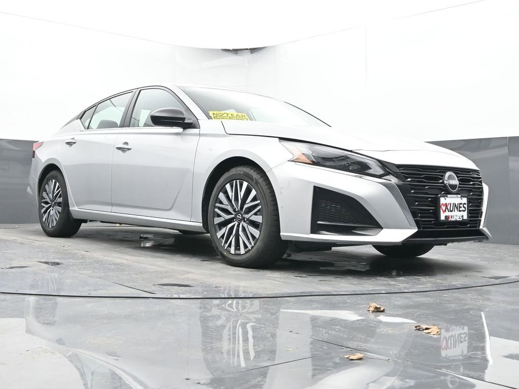 Used 2024 Nissan Altima 2.5 SV FWD image 36