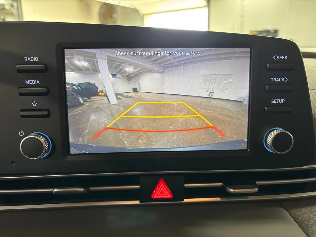Used 2023 Hyundai Elantra SE FWD image 18