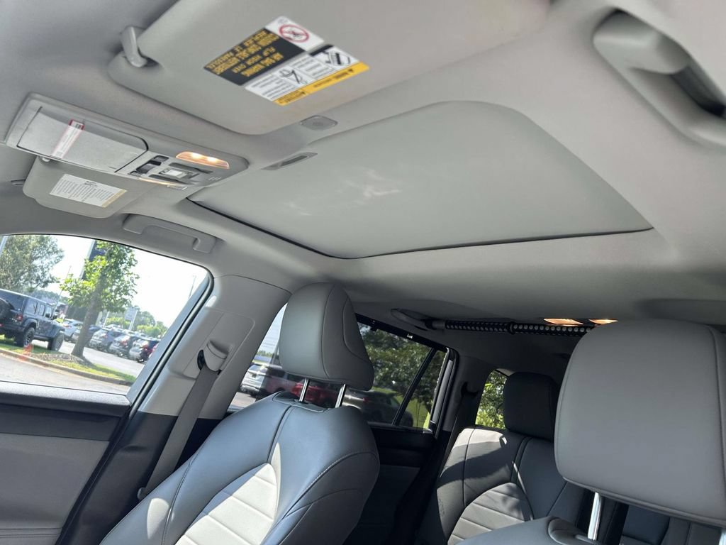 Used 2023 Toyota Highlander XLE FWD image 13
