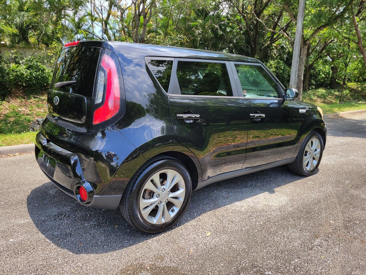 Used 2016 Kia Soul + FWD image 7