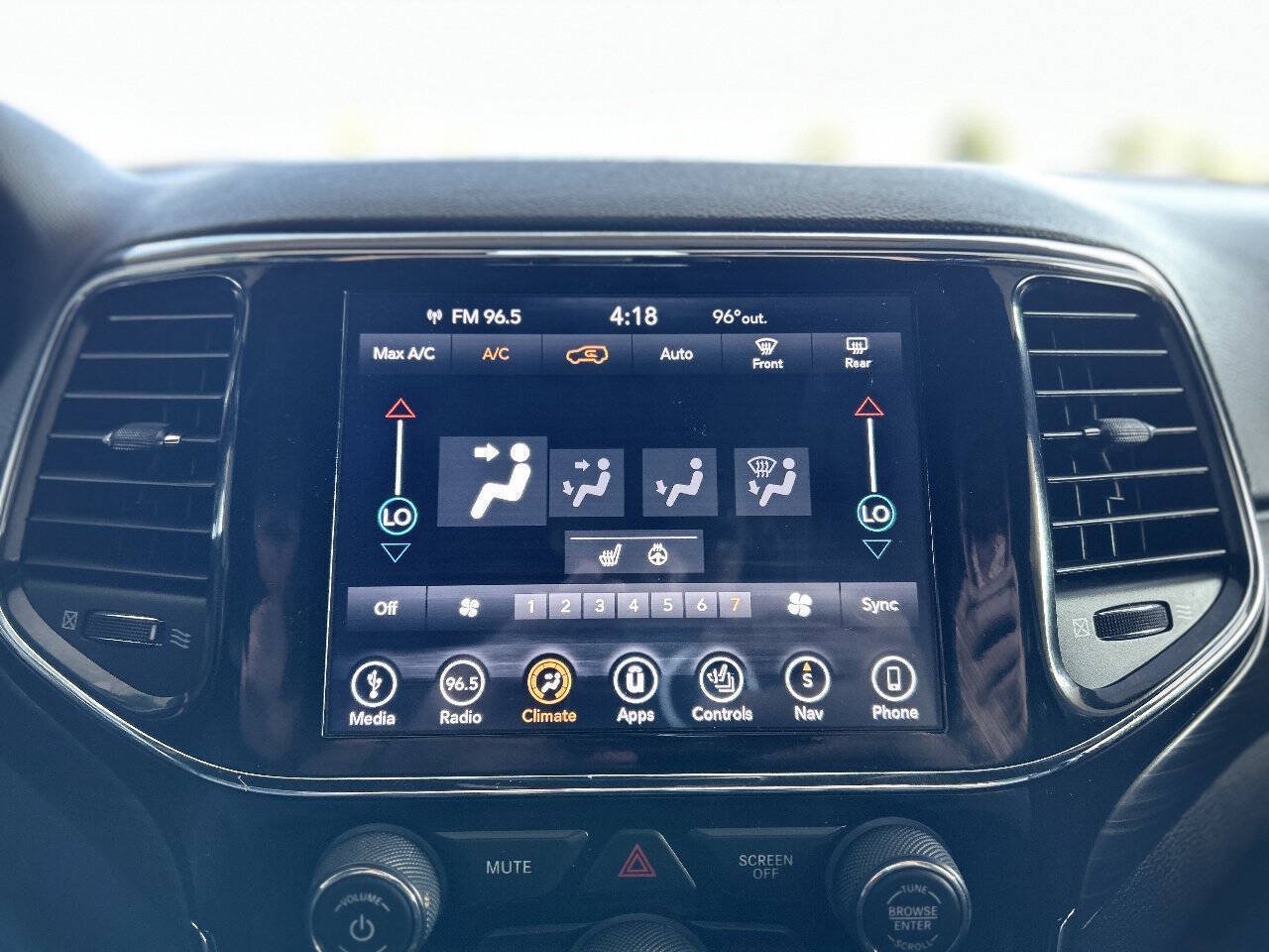 Used 2019 Jeep Grand Cherokee Altitude AWD/4WD image 65