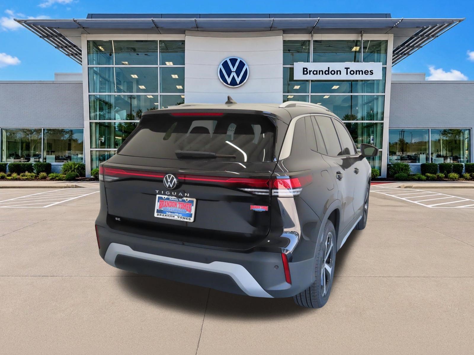 New 2026 Volkswagen Tiguan SE FWD image 3