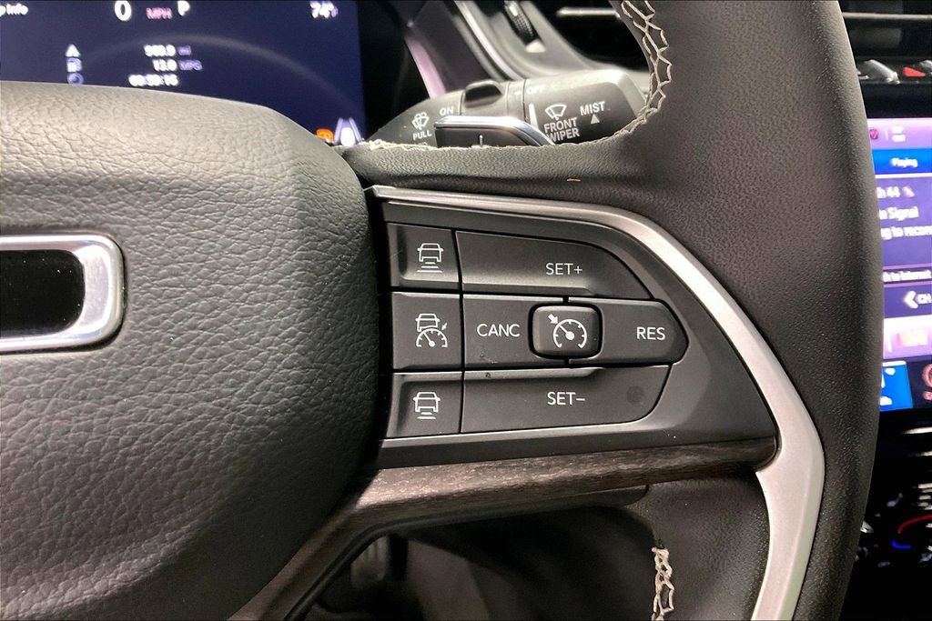 Used 2025 Jeep Grand Cherokee L Limited w/ Black Appearance Package image 25