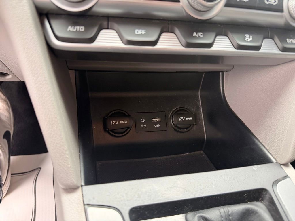 Used 2020 Hyundai Elantra SEL image 18