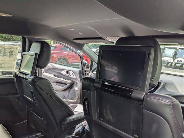 Used 2023 Chrysler Pacifica Touring-L w/ Uconnect Theater Family Group AWD/4WD image 14