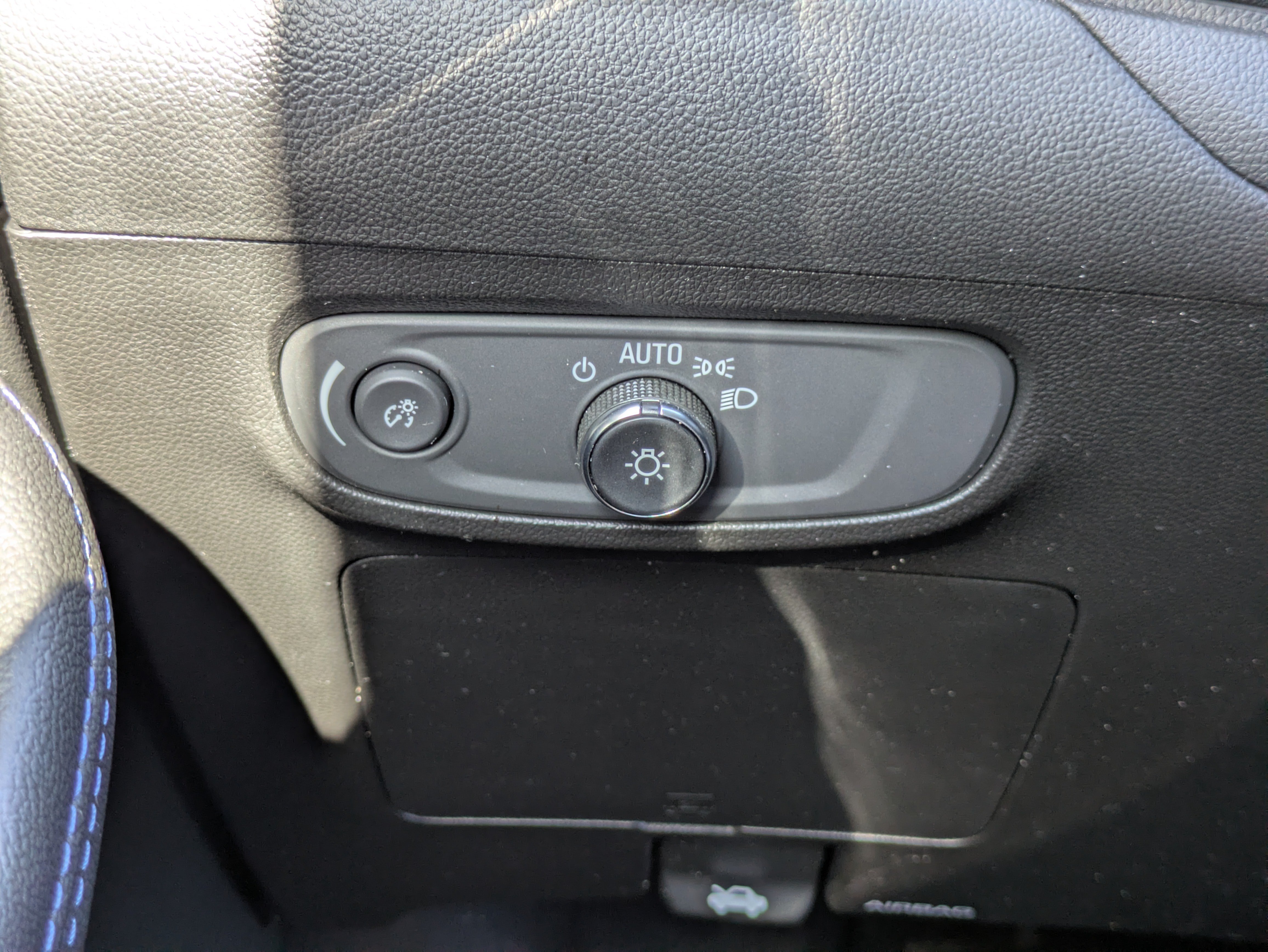 Used 2025 Buick Encore GX Sport Touring w/ Advanced Technology Package FWD image 36