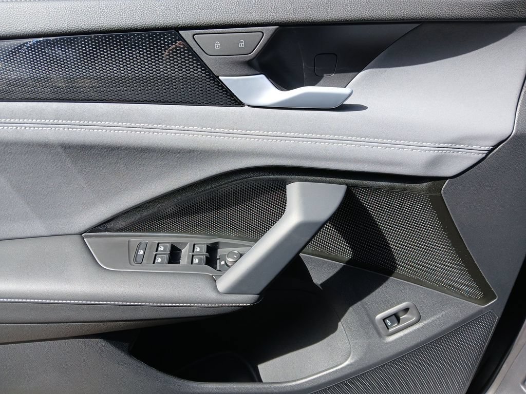 New 2026 Volkswagen Tiguan SE AWD/4WD image 11