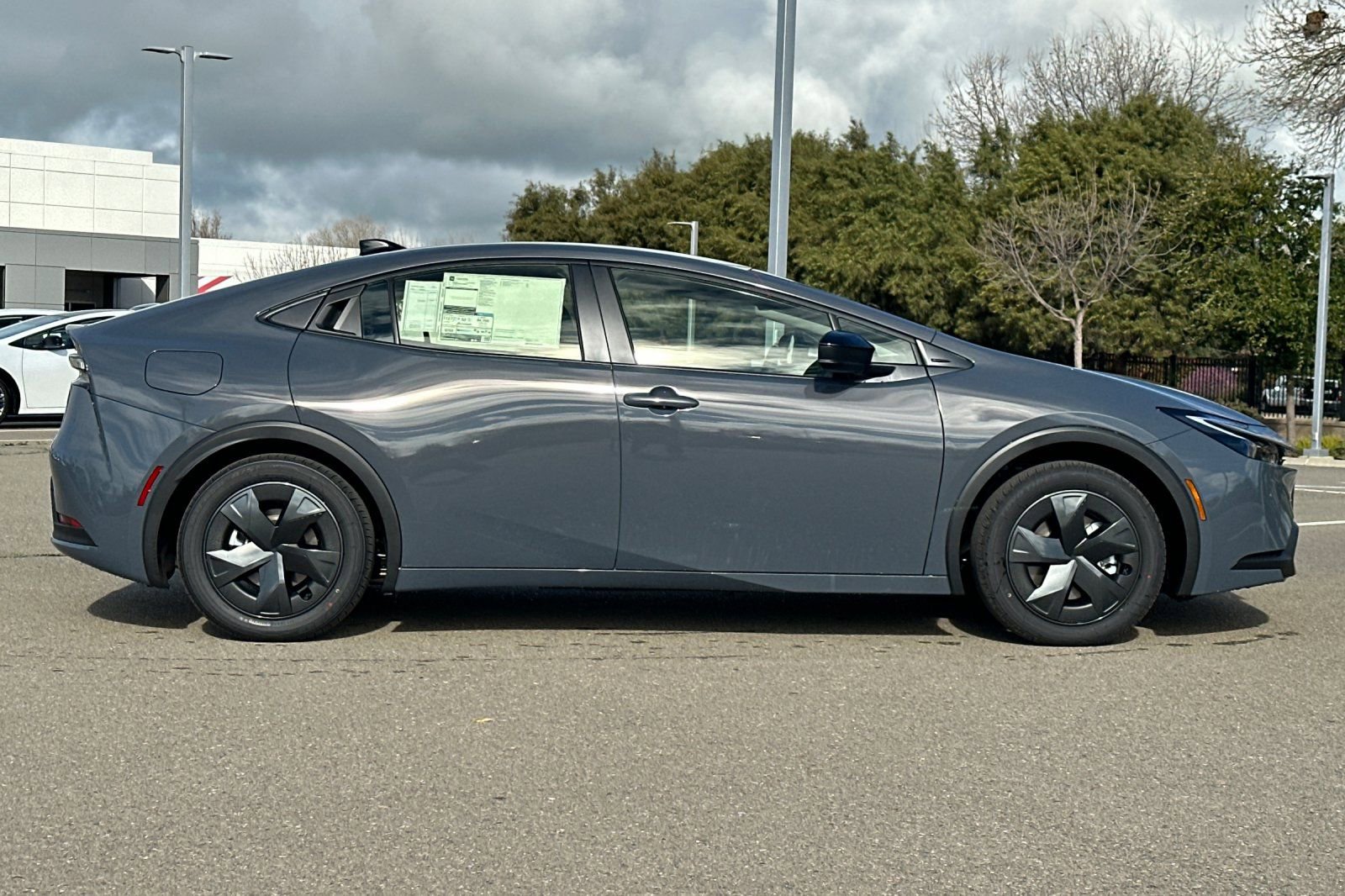 Used 2026 Toyota Prius Plug-In Hybrid image 3