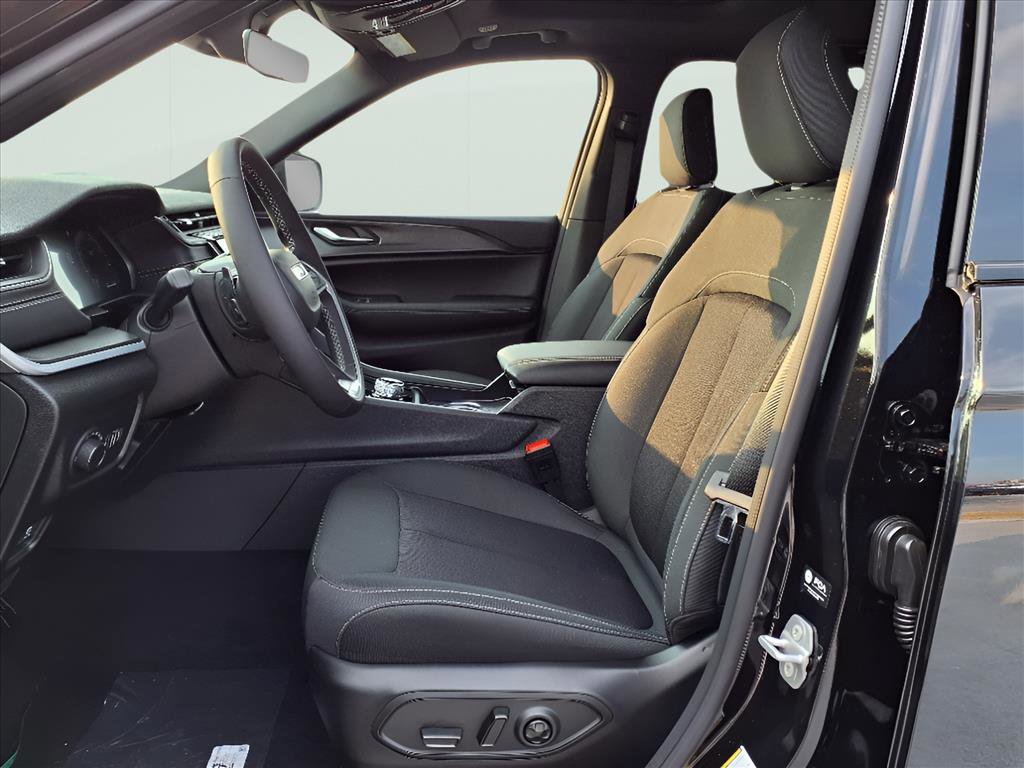 New 2025 Jeep Grand Cherokee Laredo X image 15