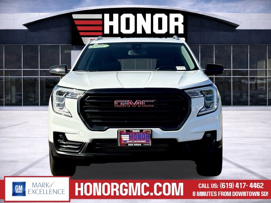 Used 2024 GMC Terrain SLT image 8