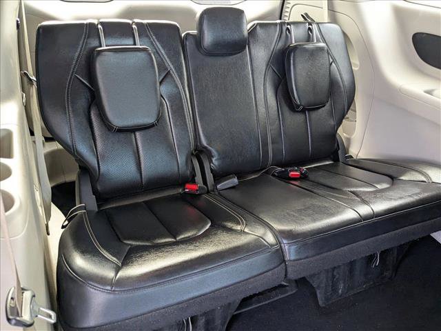Used 2022 Chrysler Pacifica Touring-L image 18