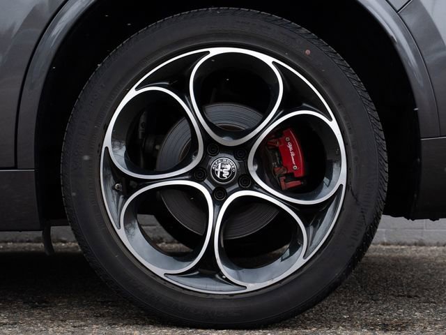 Used 2023 Alfa Romeo Stelvio Ti image 13